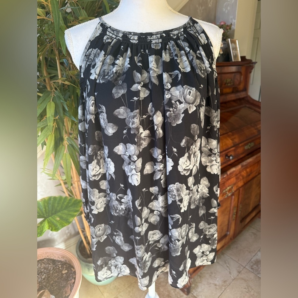 Max studio medium cold shoulder, long sleeve, ladies, blouse, excellent cond M - Picture 13 of 13